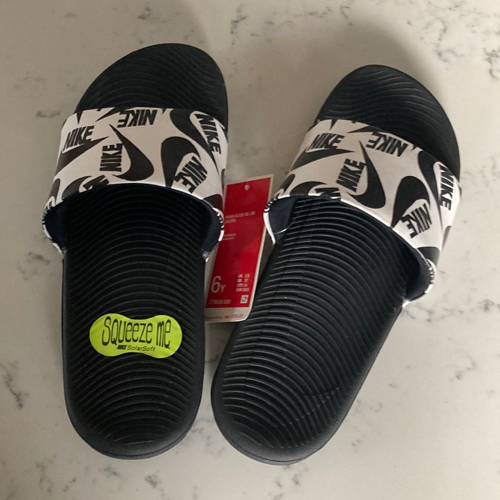 ❗️NWT Nike Youth Slides